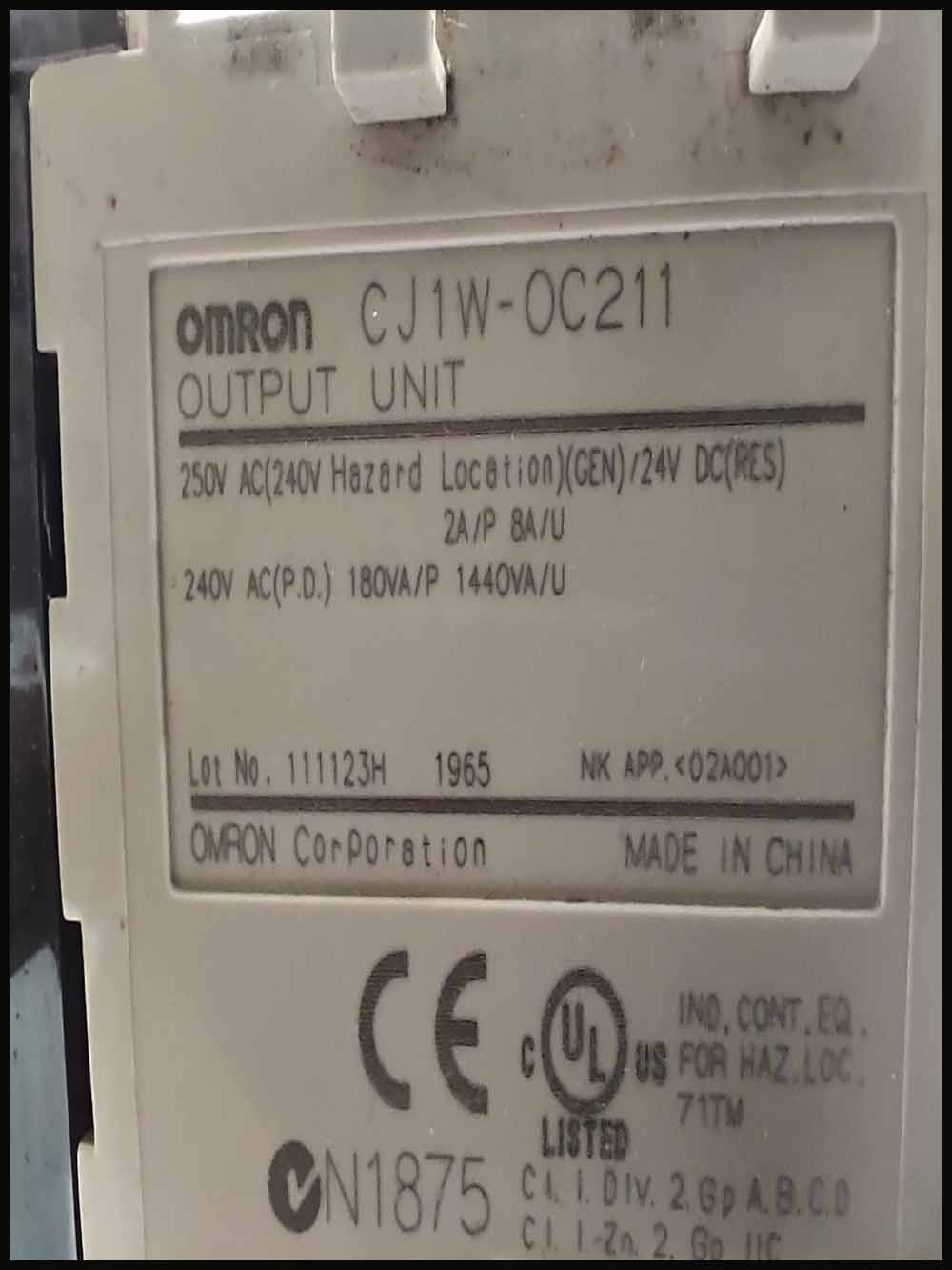 OMRON CJ1W-OC211